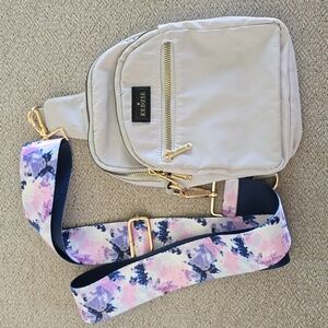 Kedzie Light Gray Silver Roundtrip Sling Bag